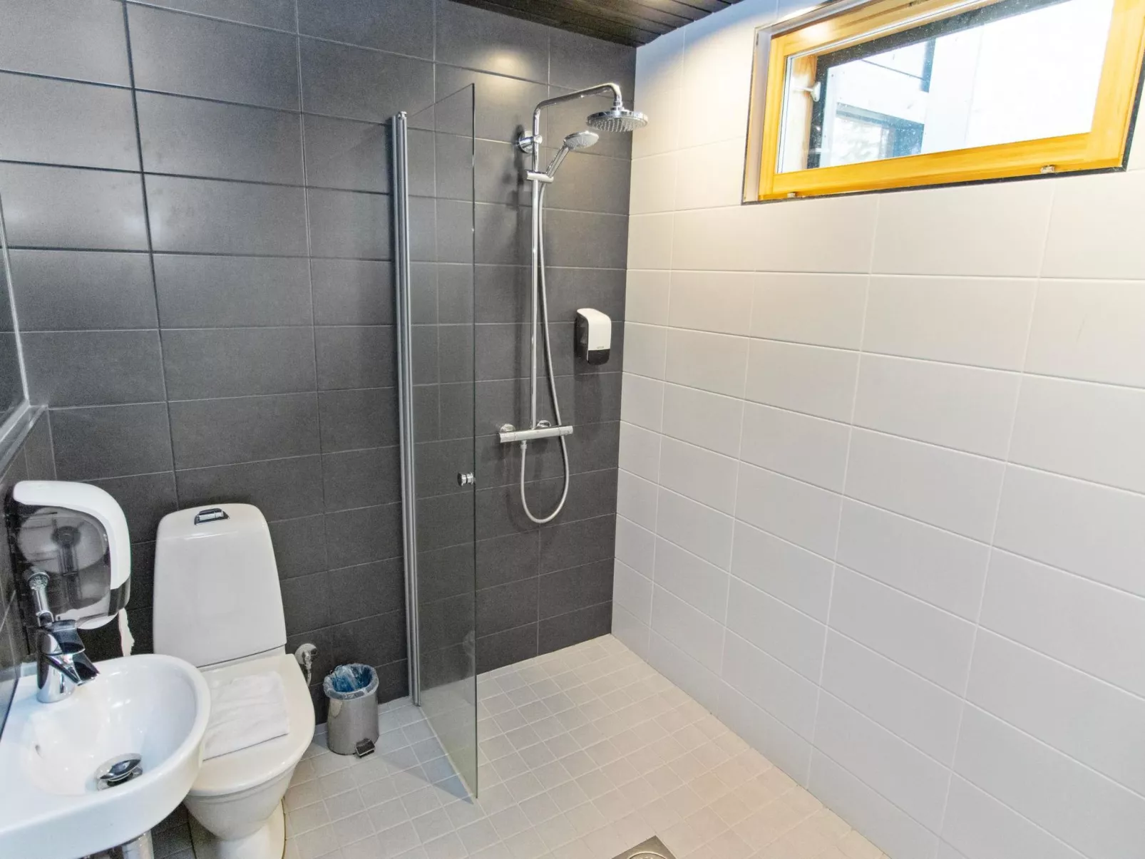 Eerikkilä huvila 132-Binnen