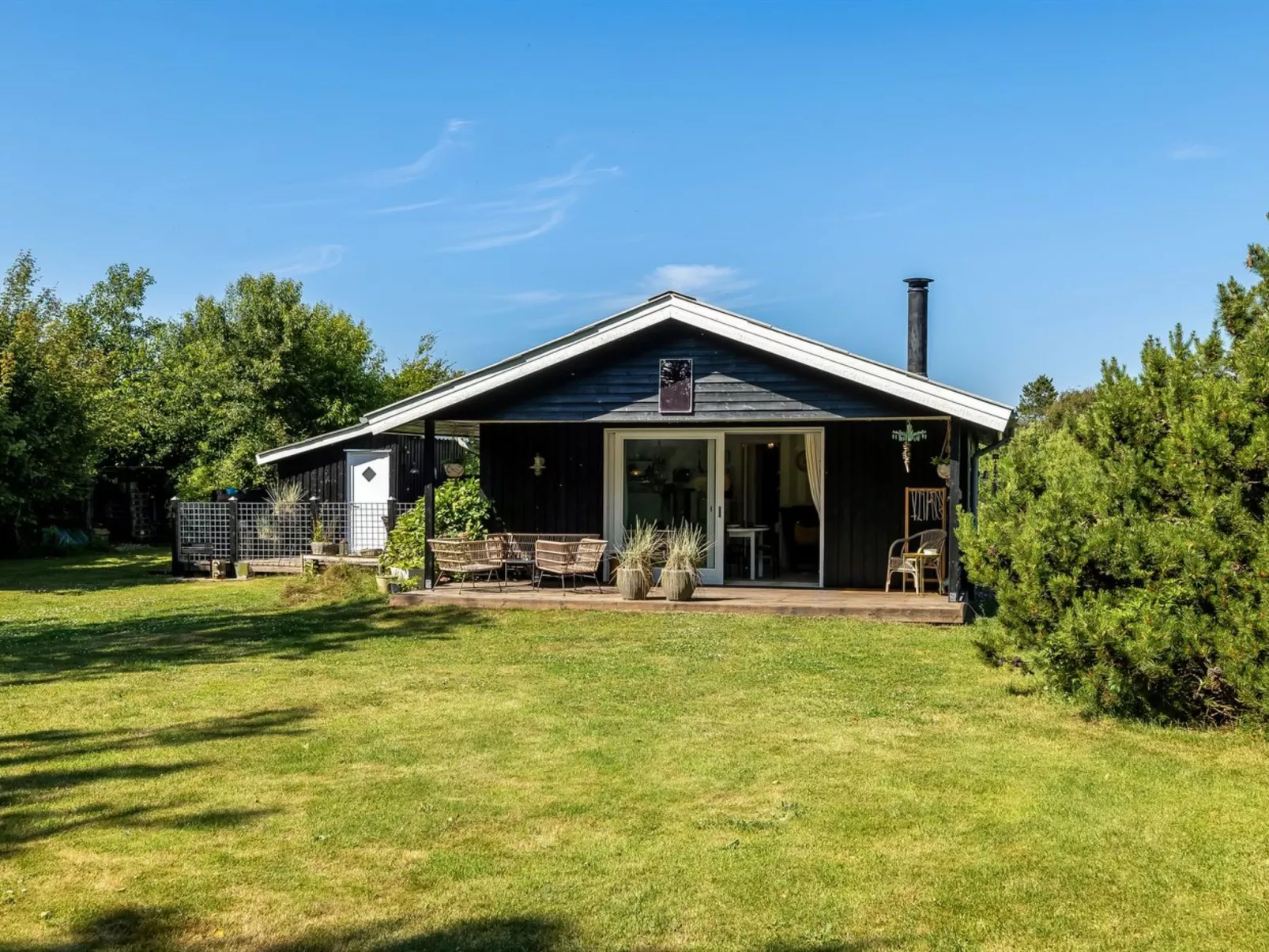 "Voitto" - 1km to the fjord-Buiten