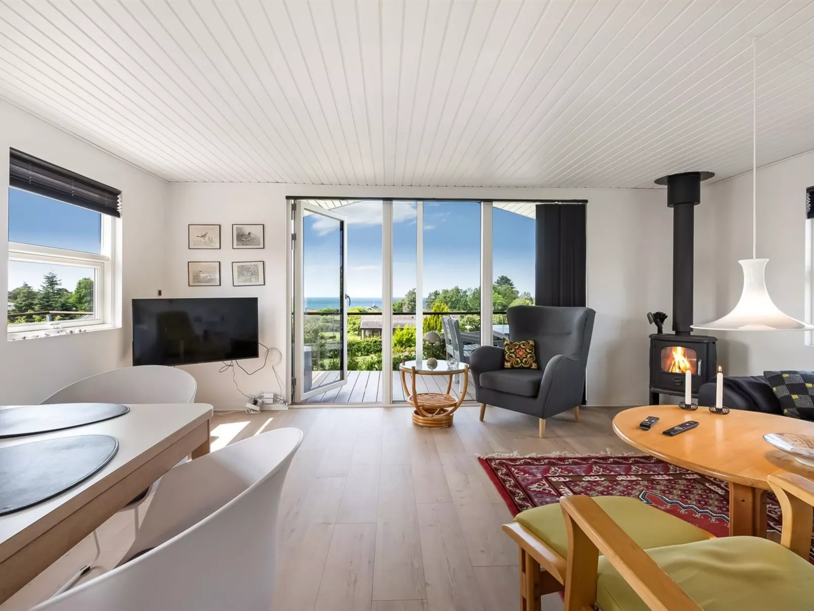 "Akira" - 250m from the sea-Binnen