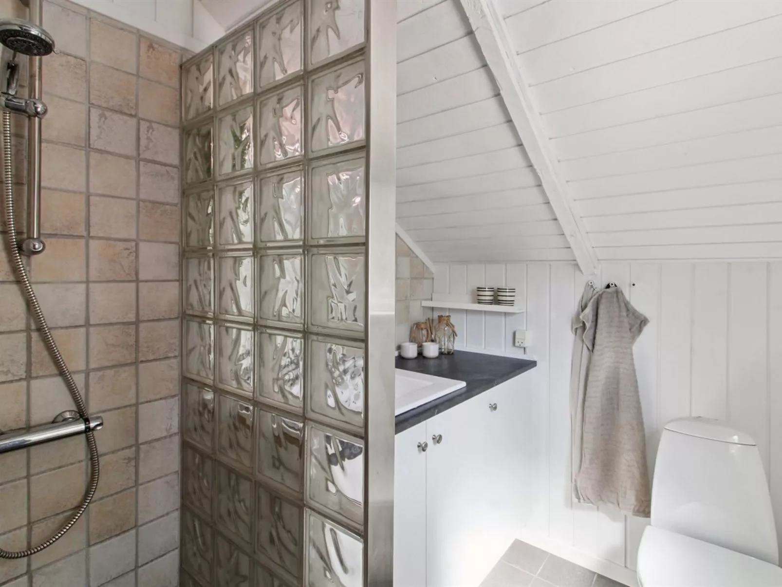 "Helke" - 30km from the sea-Binnen