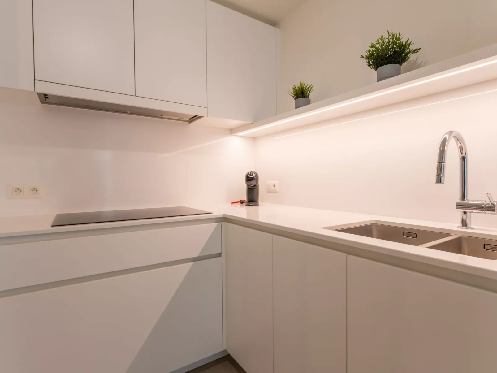 C-Dream I with lateral seaview-Binnen