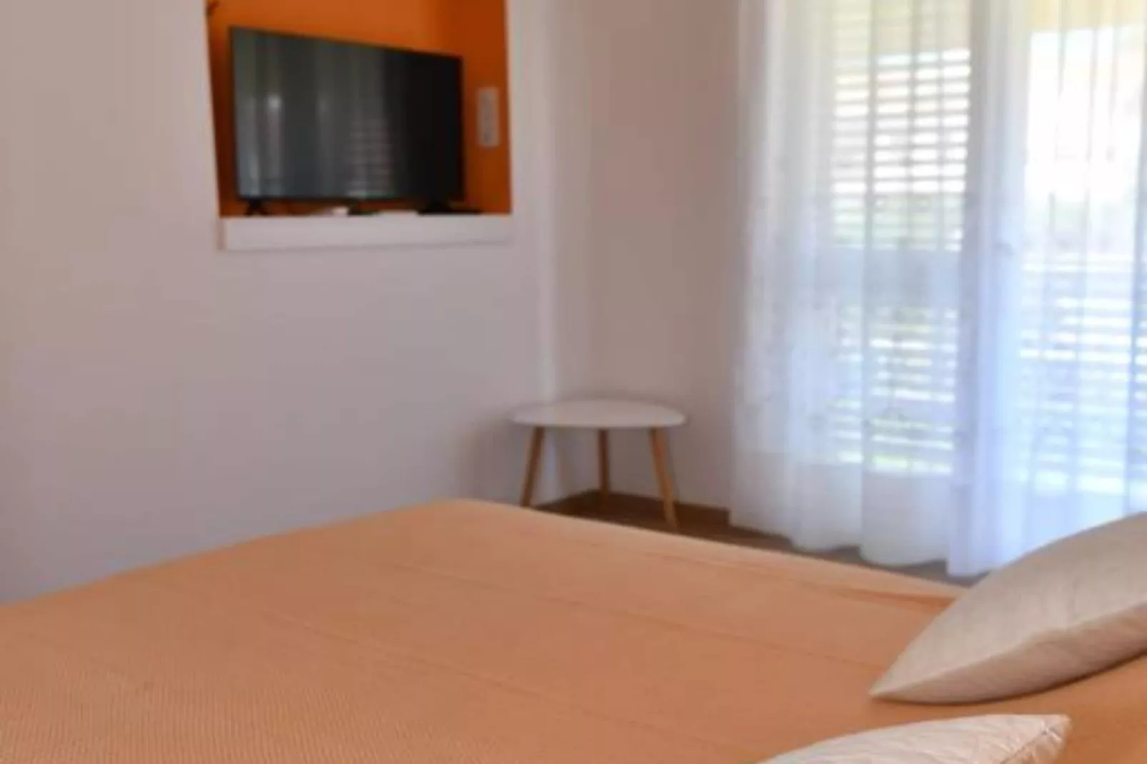 Two Bedroom Apartment with Balcony &  Garden View-Slaapkamer