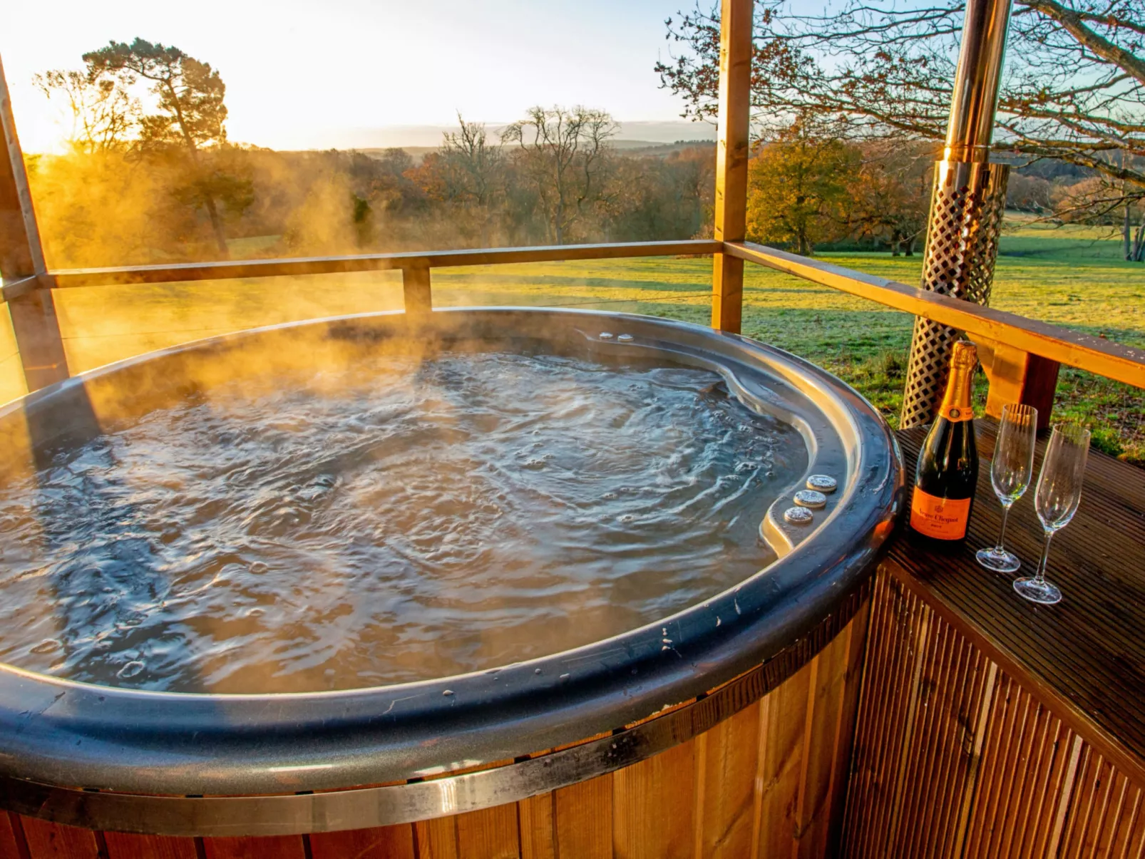 Knole Luxury Dome-Buiten