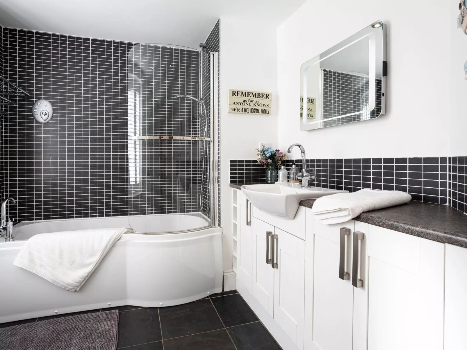 Lighthouse Cottage-Binnen