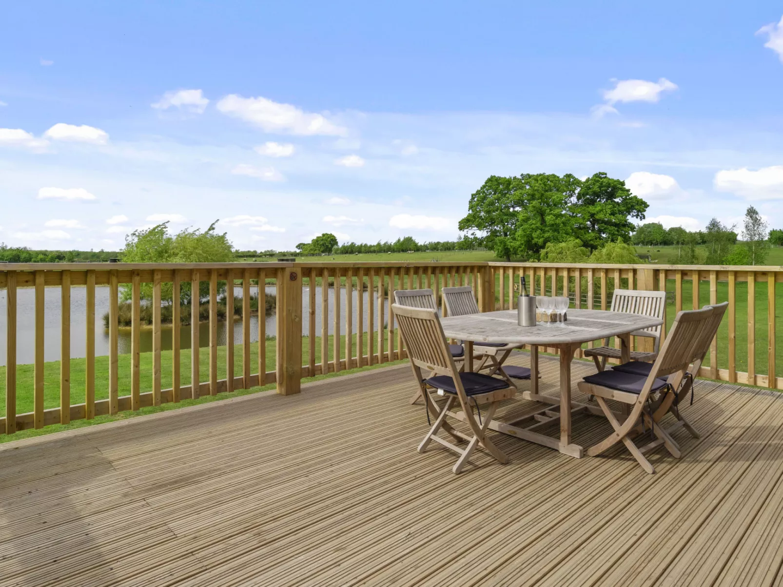 The Chicken Coop-Buiten