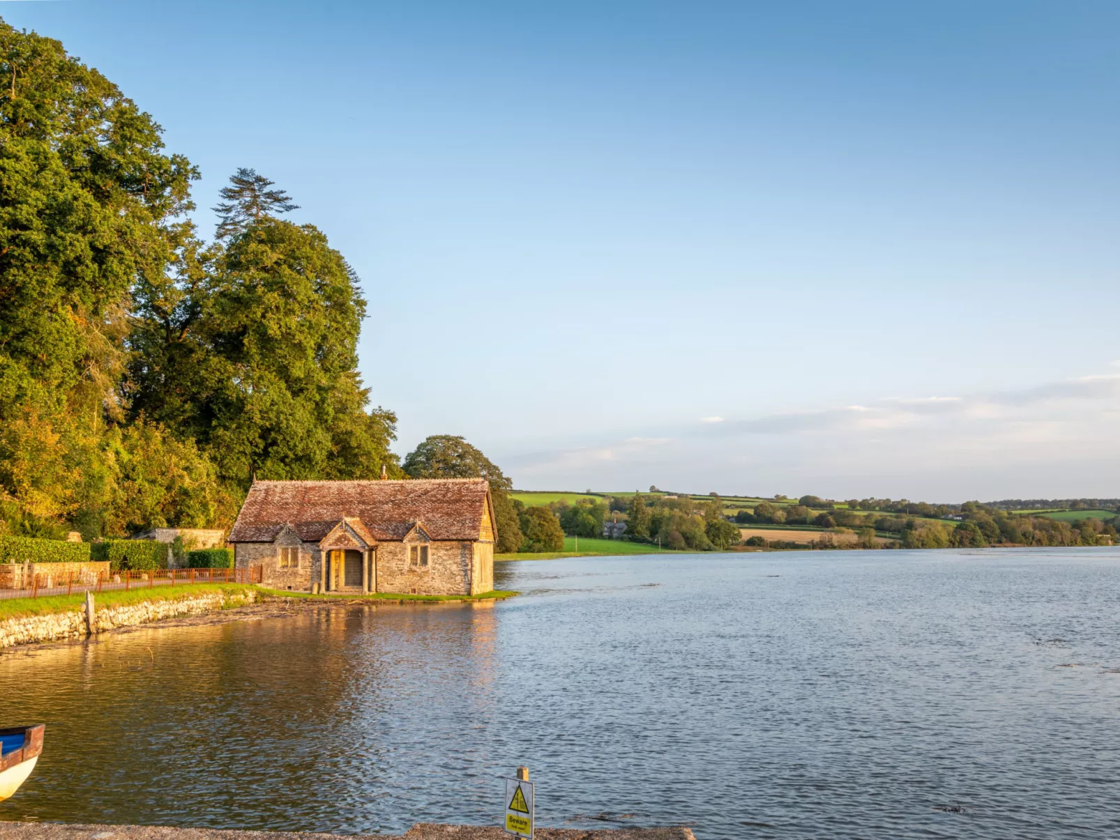 Historic Castle on River Tamar-Buiten