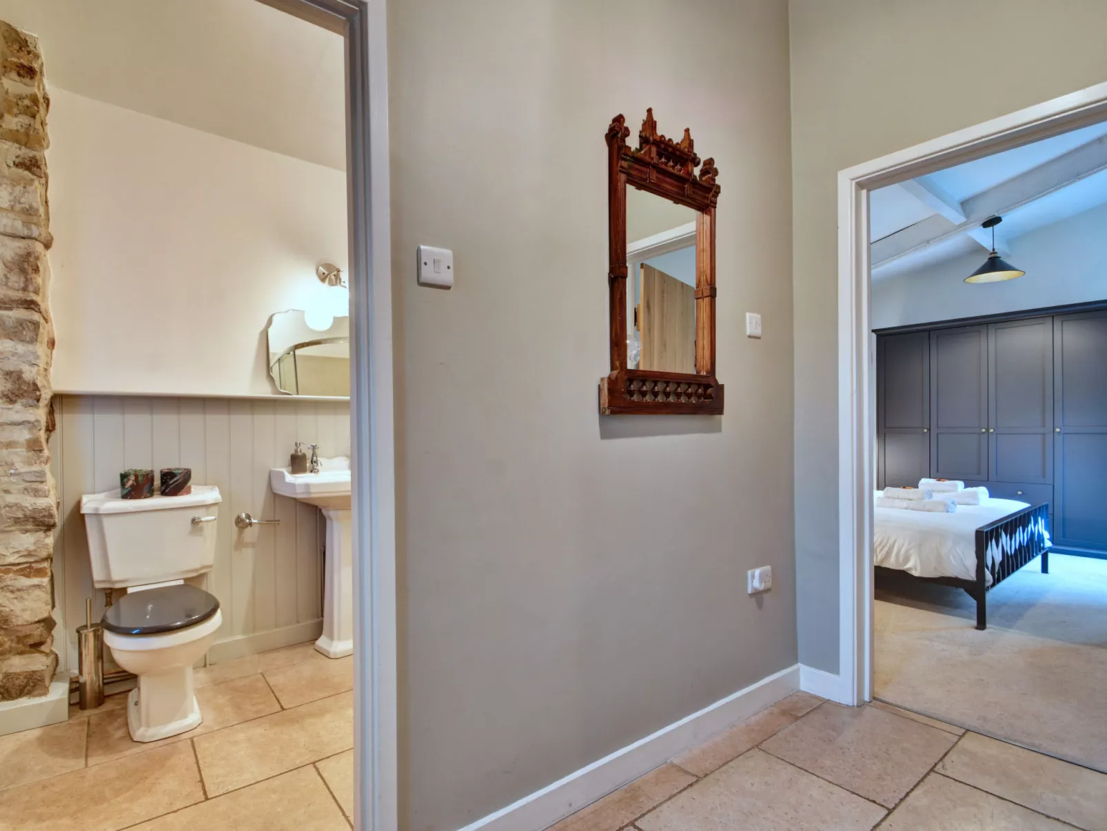 Stable Cottage-Binnen