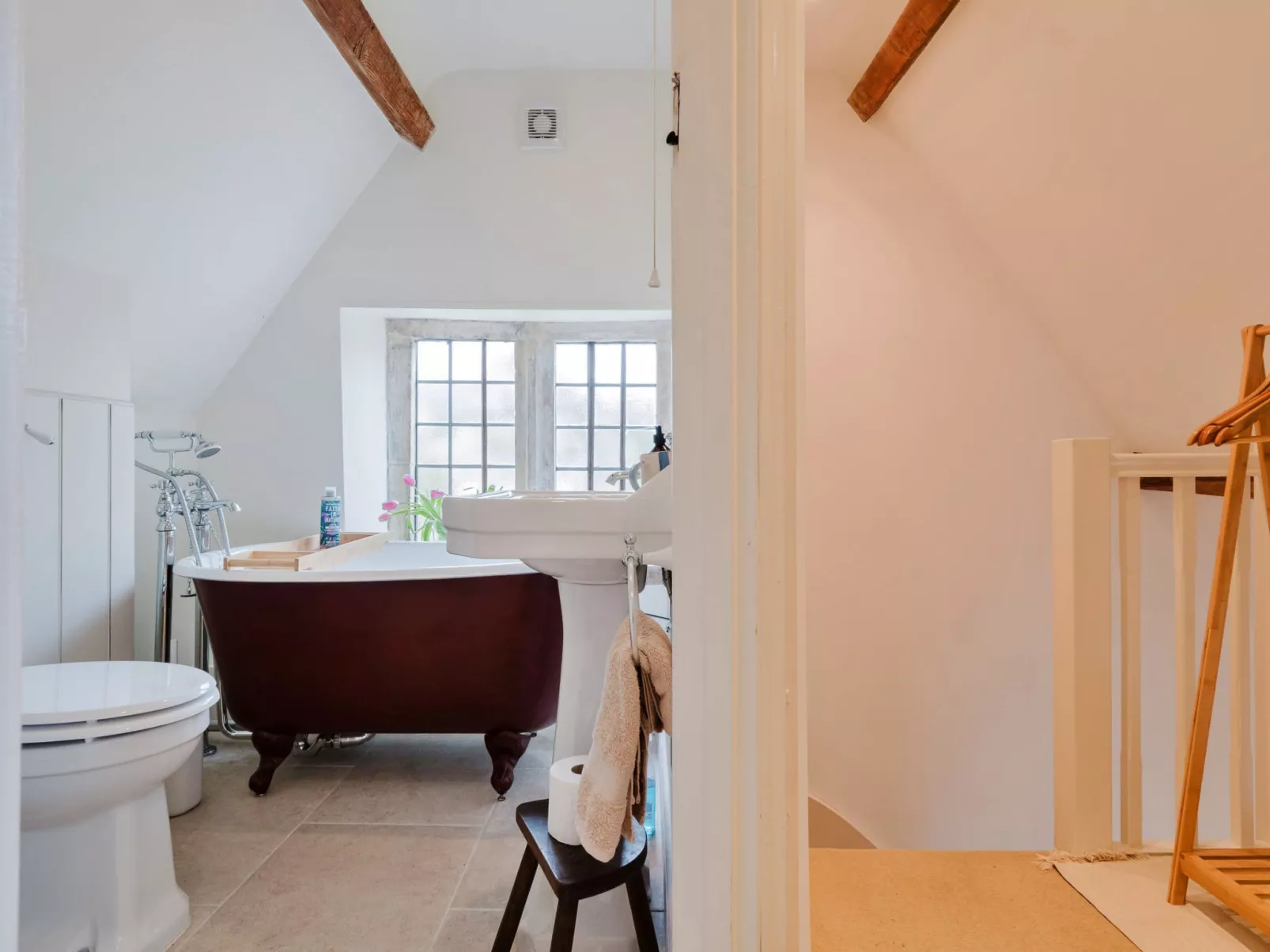 Courtside Cottage-Binnen