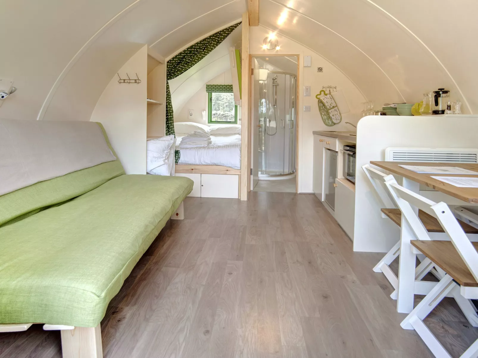 Barebones Glamping-Binnen