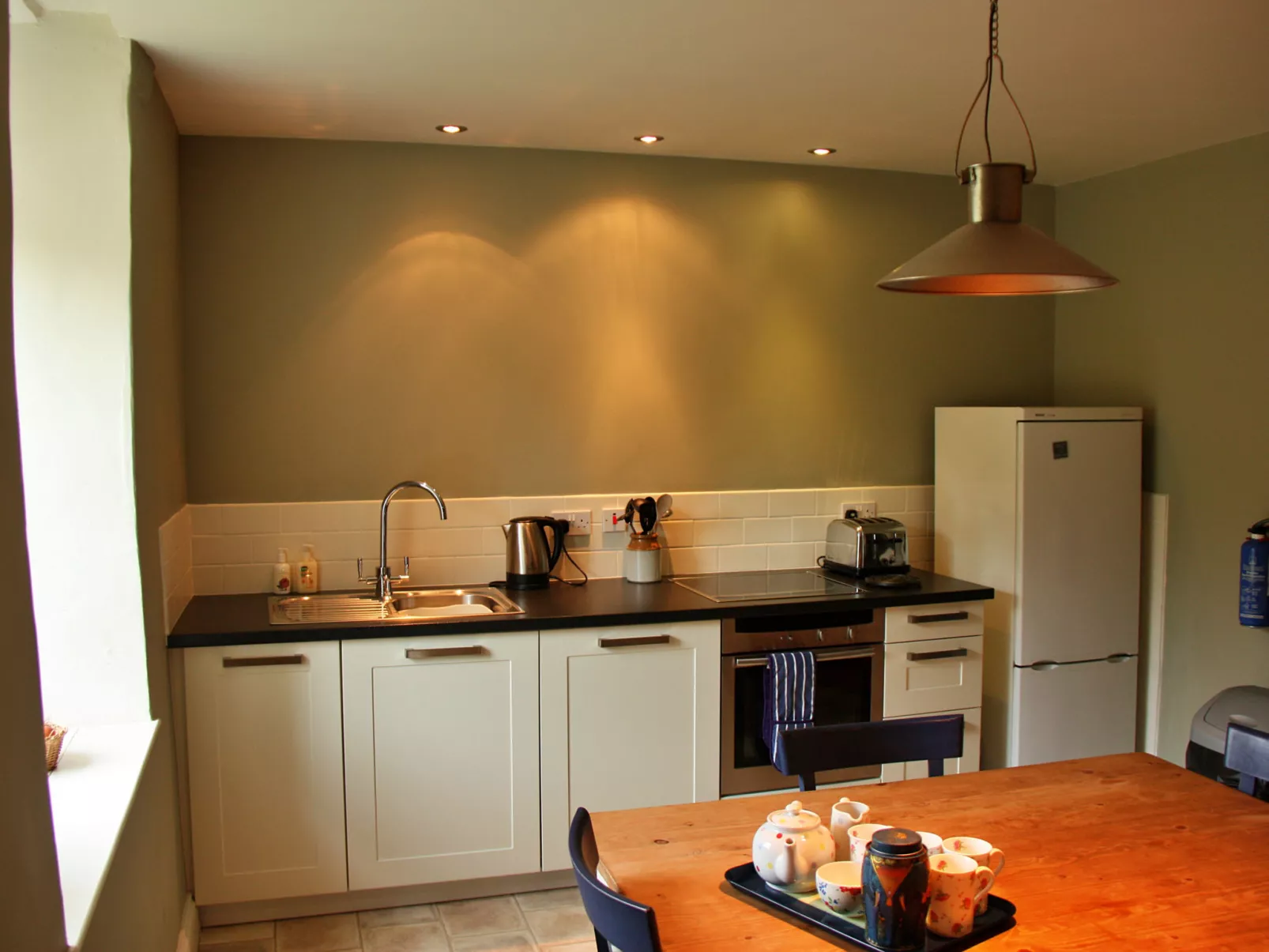 Ingleby Manor - South Front-Binnen