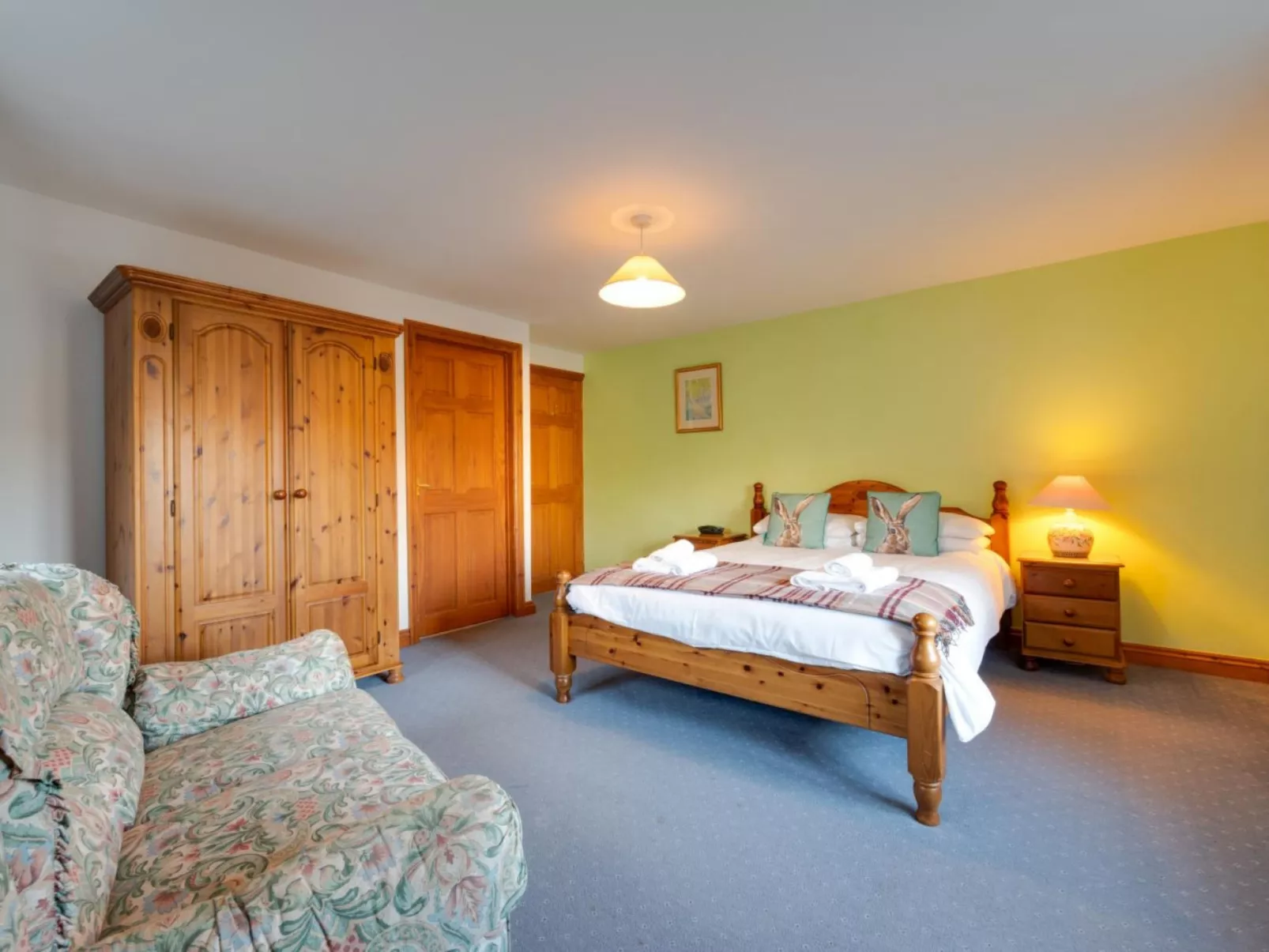 Cherry at Buckland Court-Binnen