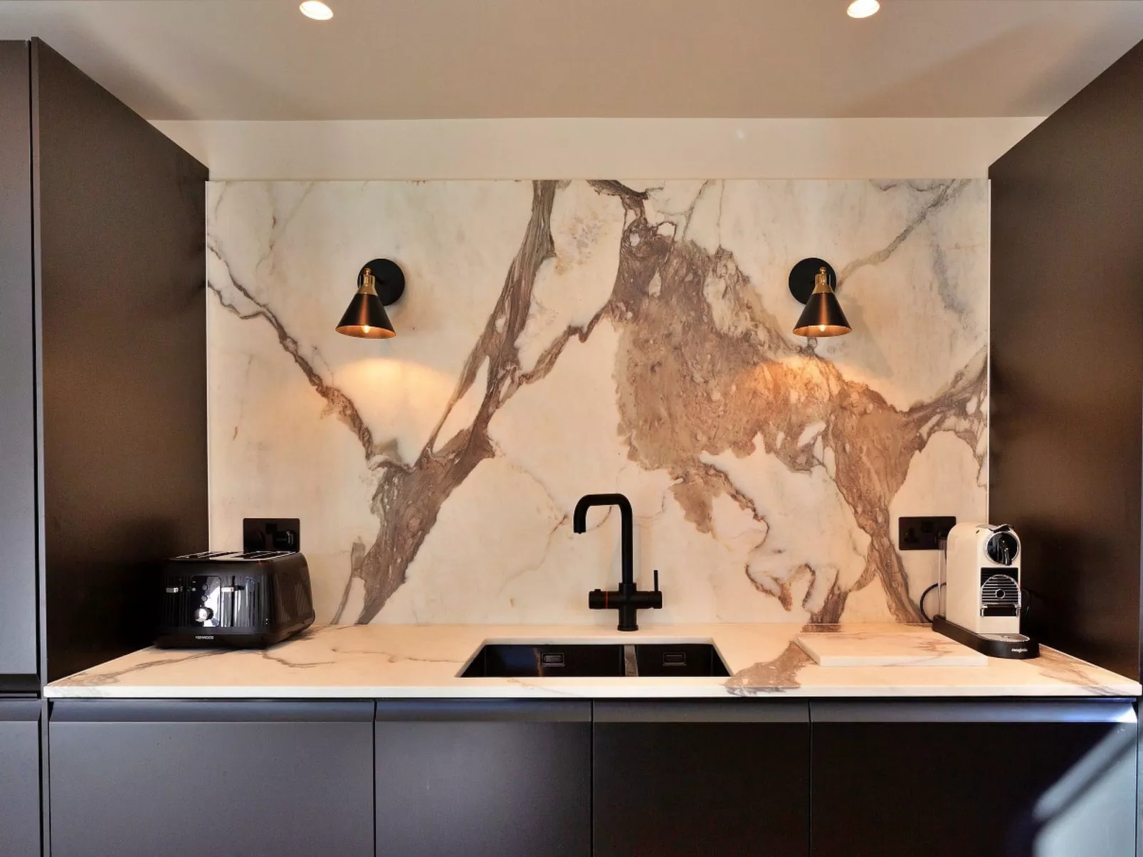 Wesleyan House-Binnen