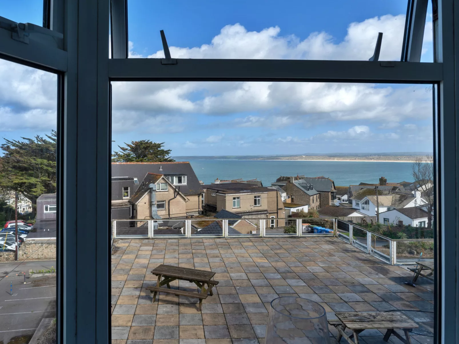 No. 5 Harlequin-Buiten