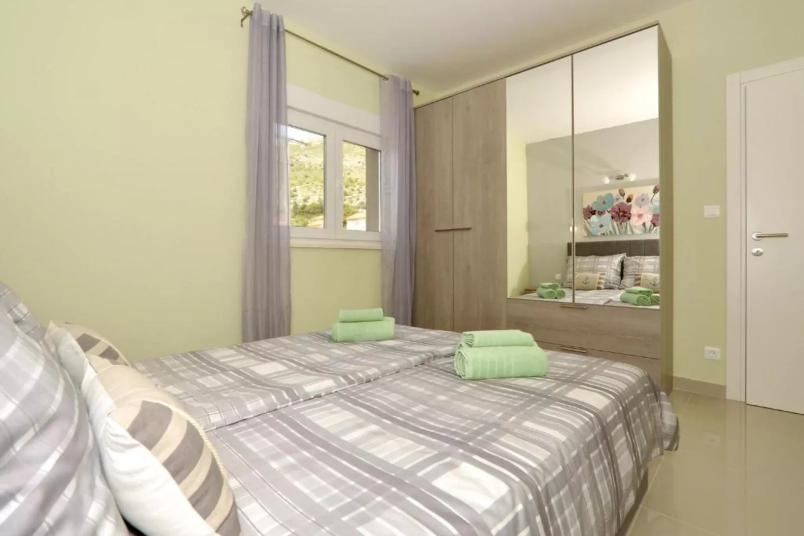 Apartment Sunshine Trogir - Three Bedroom Apartment with Balcony