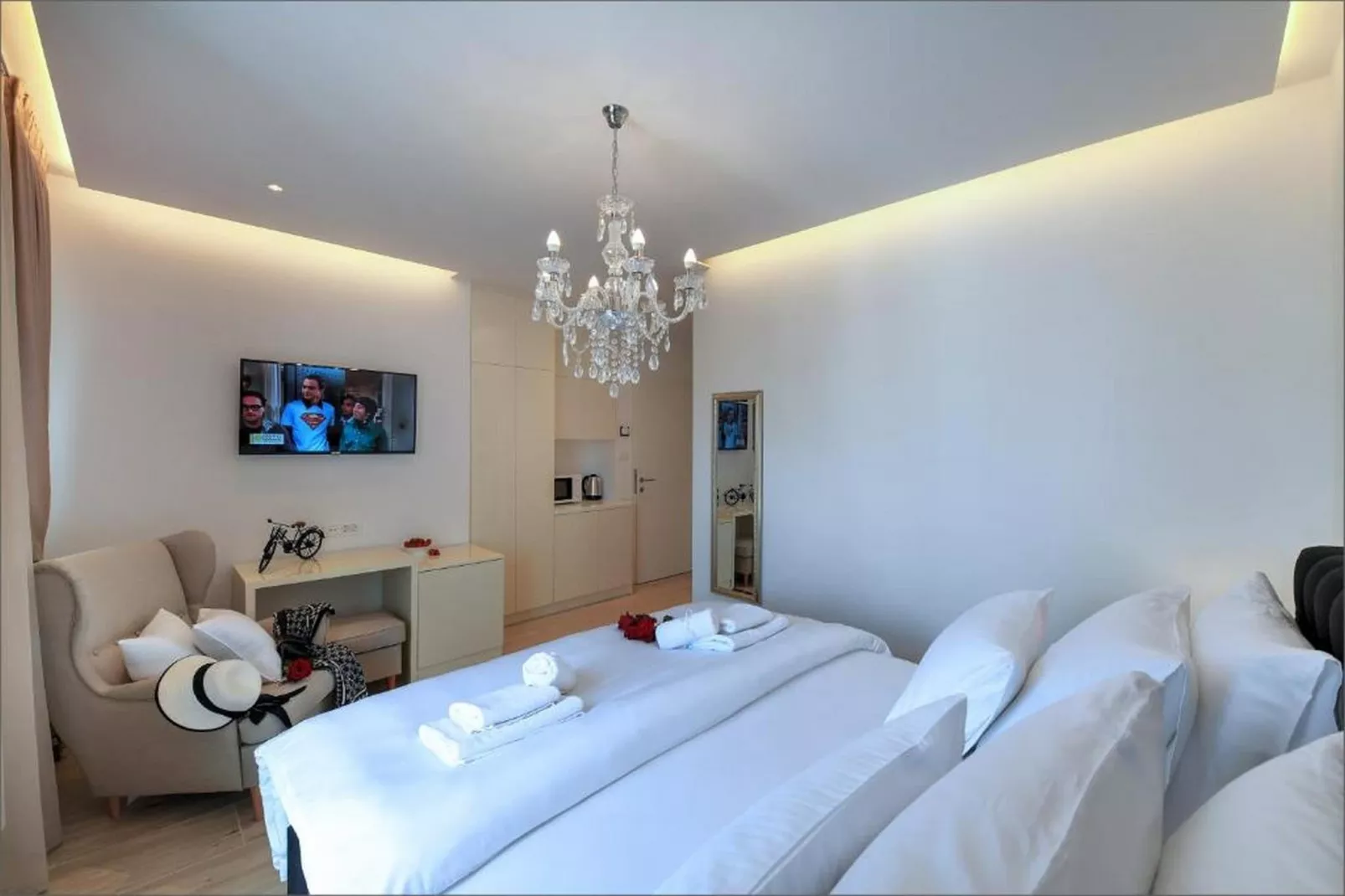 Deluxe Double Room with Double Bed and Balcony (3)-Slaapkamer