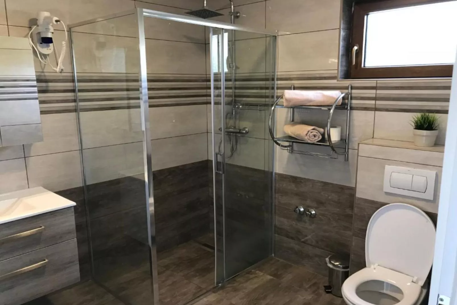 Villa Rubčić - Double room with Terrace and Poold View - (10)-Badkamer