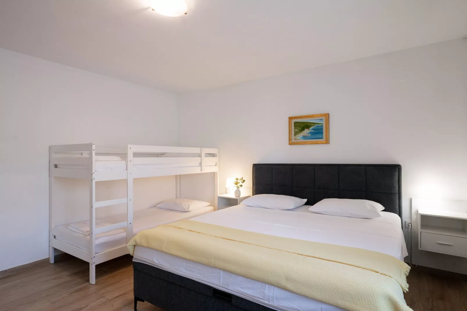 Three-Bedroom House-Slaapkamer