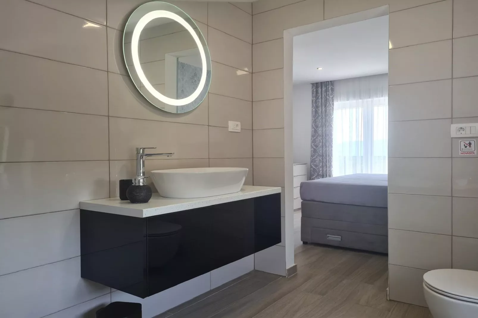 Four - Bedroom Villa-Badkamer