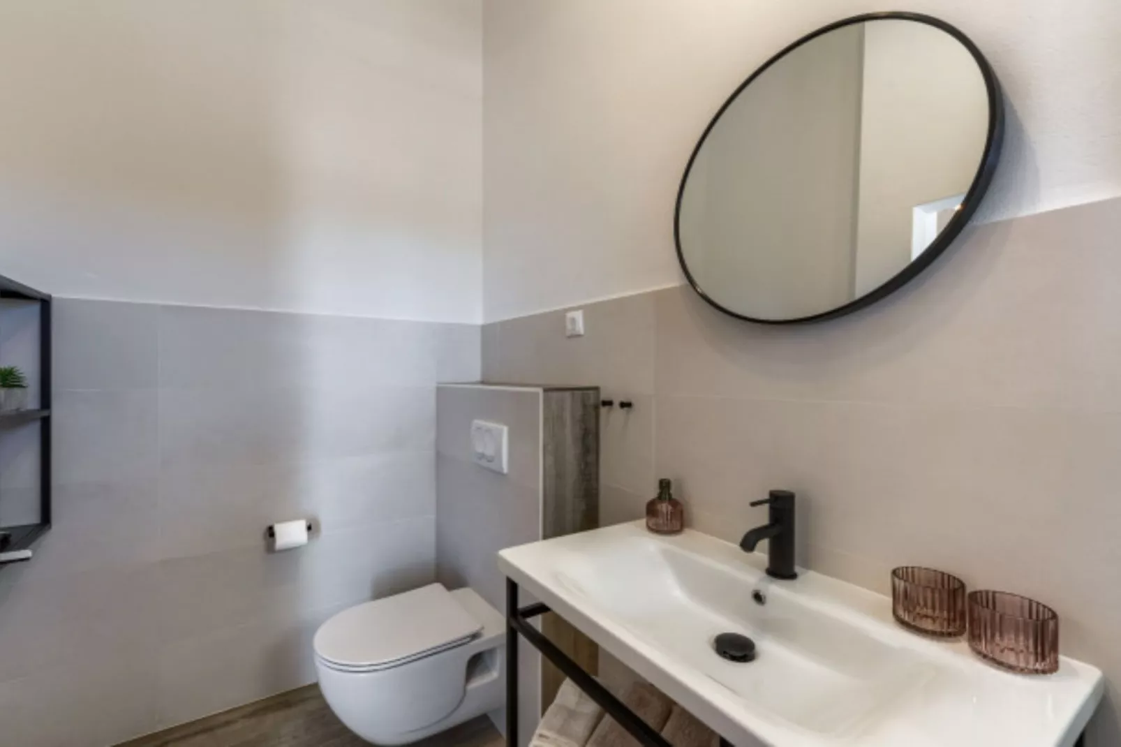 RUSTIC VILLA PEROSA WITH HEATED POOL-Badkamer