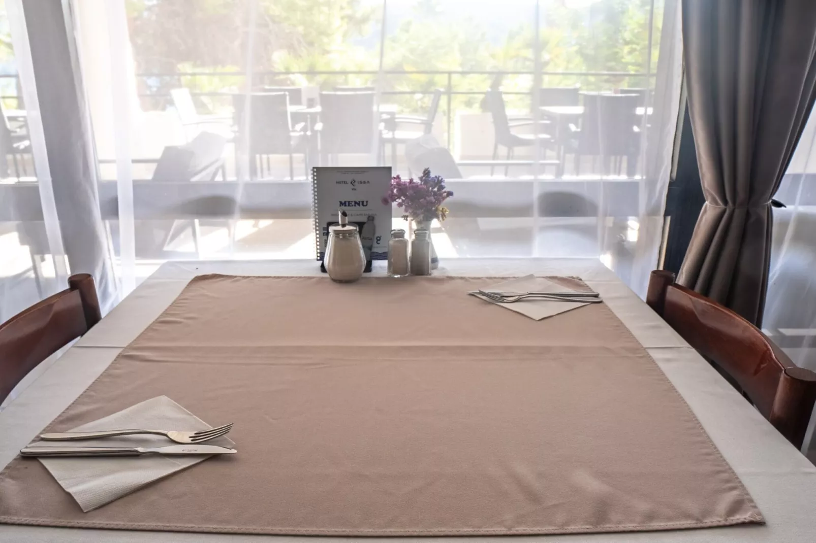 Hotel Issa - Double Room Sea View 3-Eetkamer