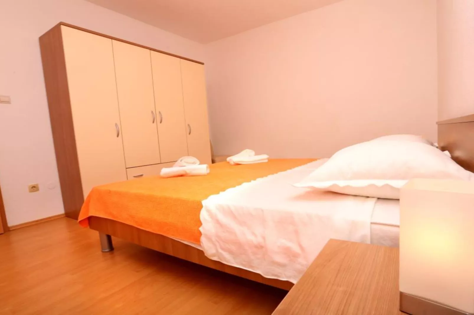 One-Bedroom Apartment With Terrace (A2)-Slaapkamer