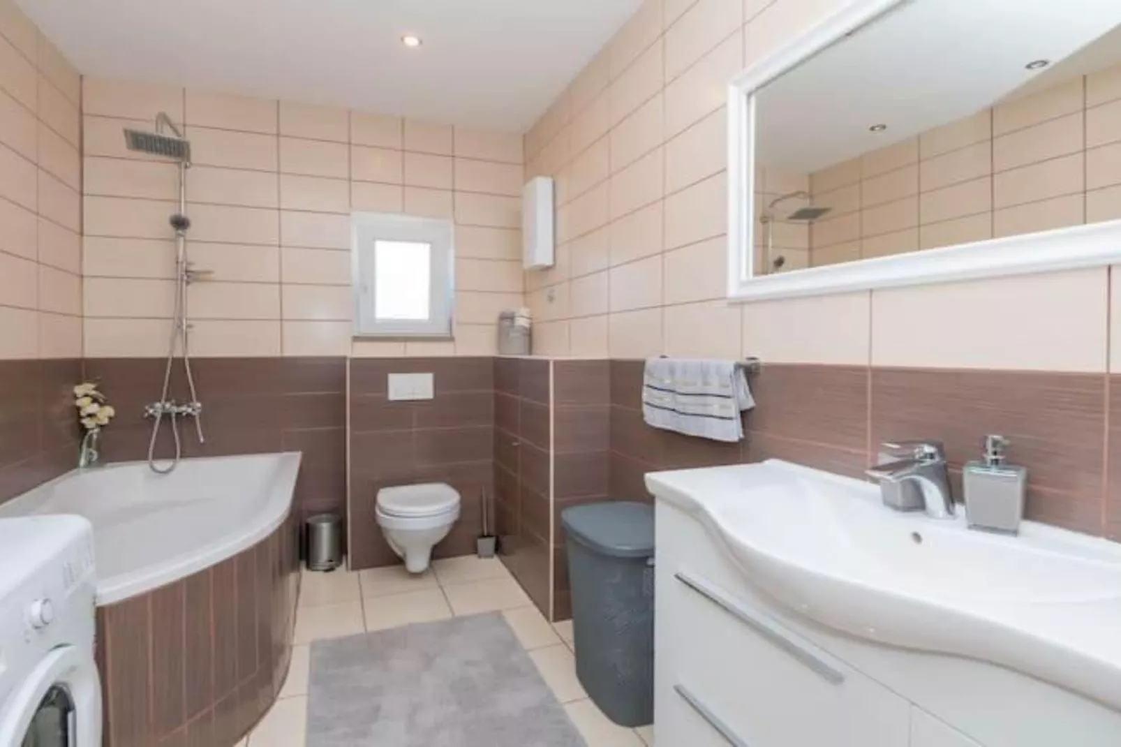 Countryside Villa Tajo - Four Bedroom Holiday Home  with Swimming Pool-Badkamer