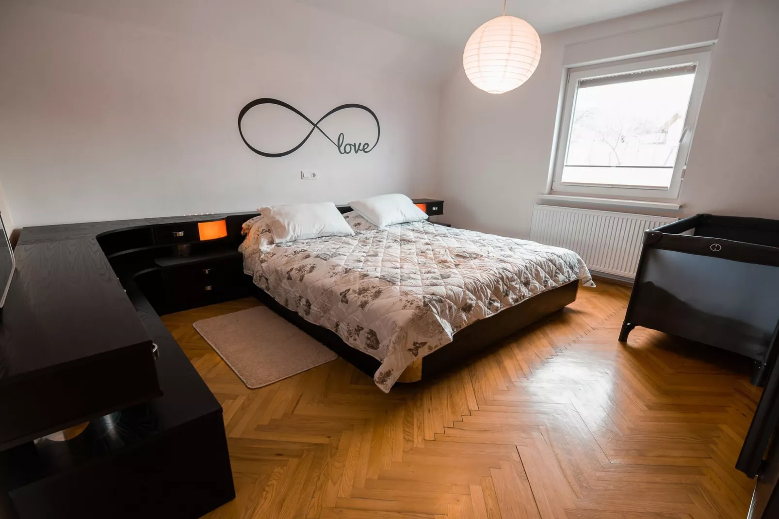 Quiet and Sunny Apartment with Balcony - Two Bedroom Apartment with Balcony