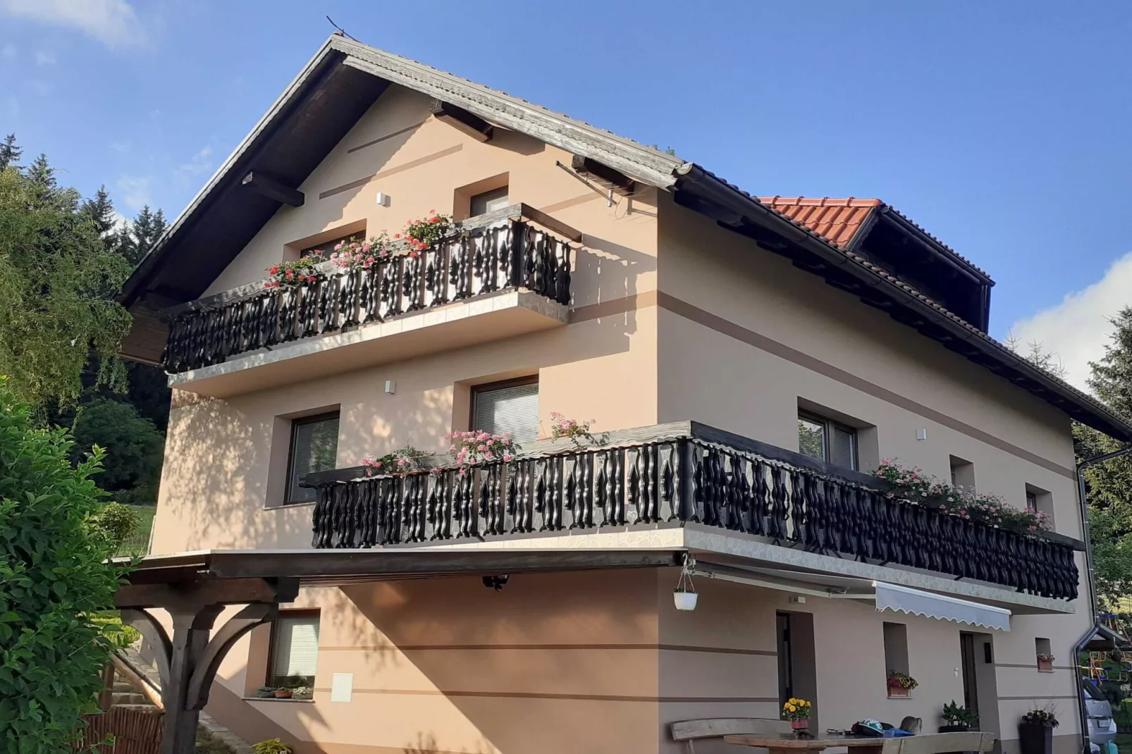 Comfortable Zreče Apartment with Playground and Private Parking, Ideal for Families - One Bedroom Apartment-Buitenlucht