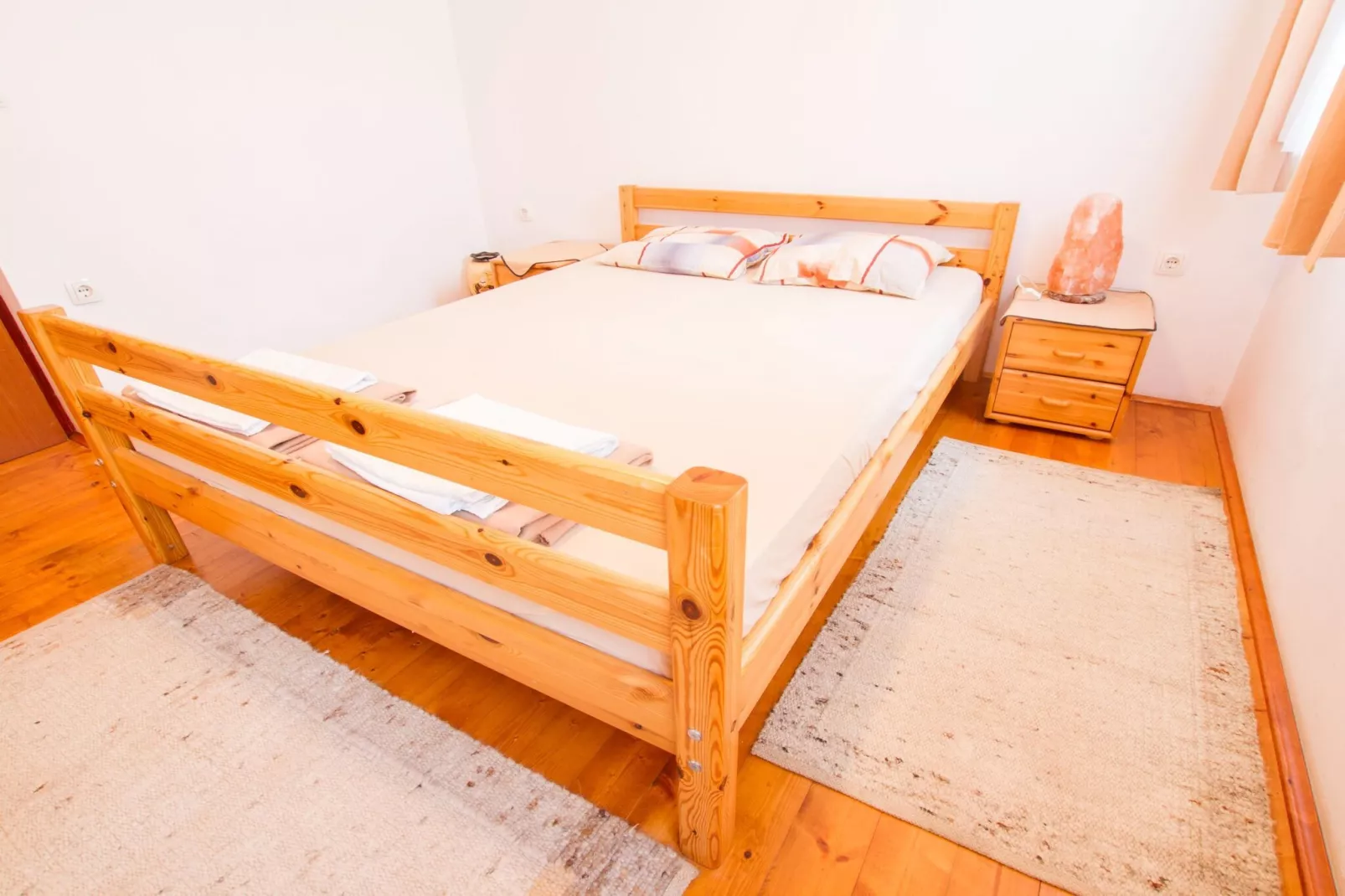 Rustic Charm Cottage Country House with Sauna - Five Bedroom  Holiday Home with Sauna-Slaapkamer