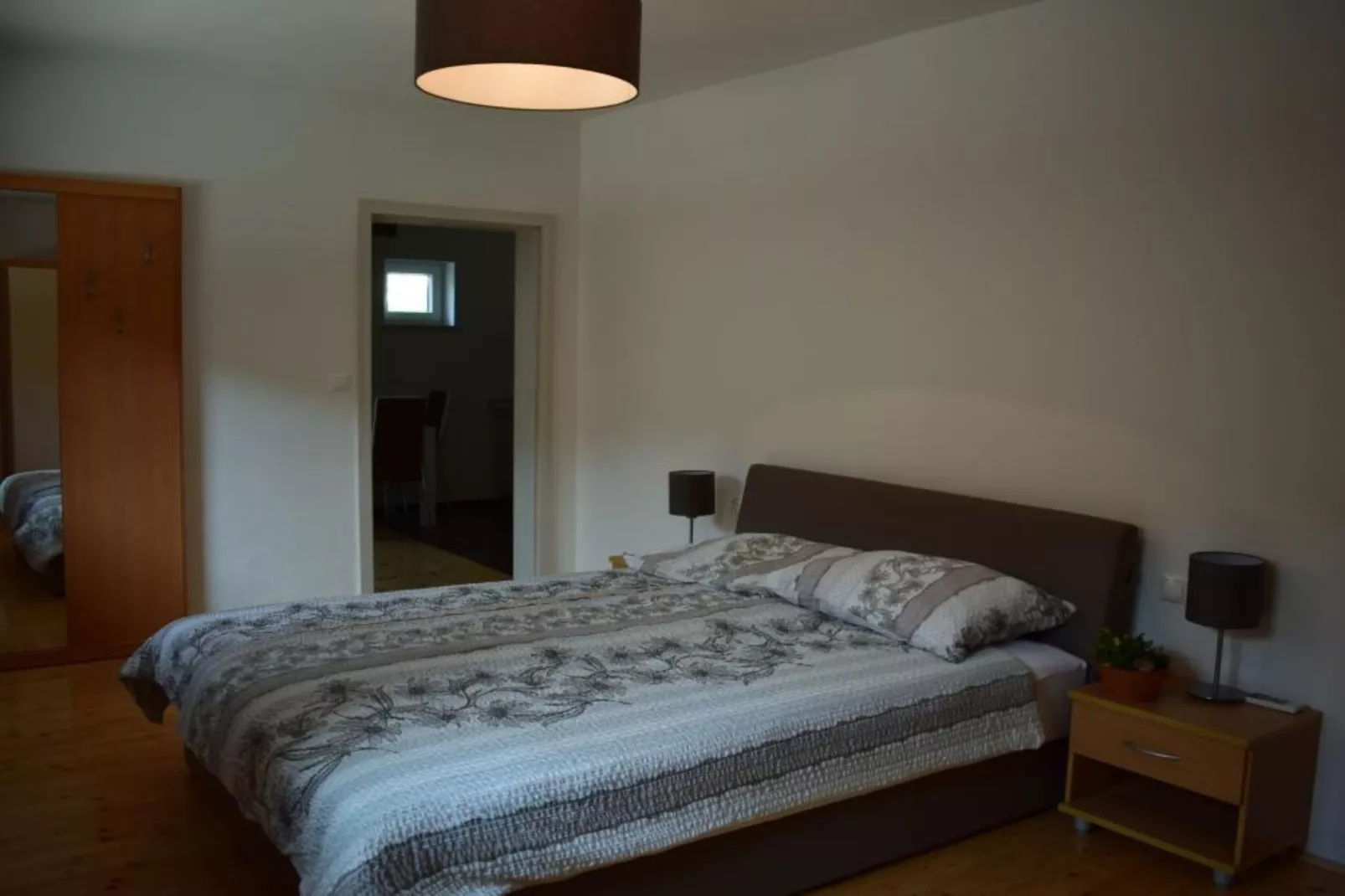 Zevnik Quiet Retreat with Stunning Views and Equestrian Activities - Standard One Bedroom Apartment-Slaapkamer