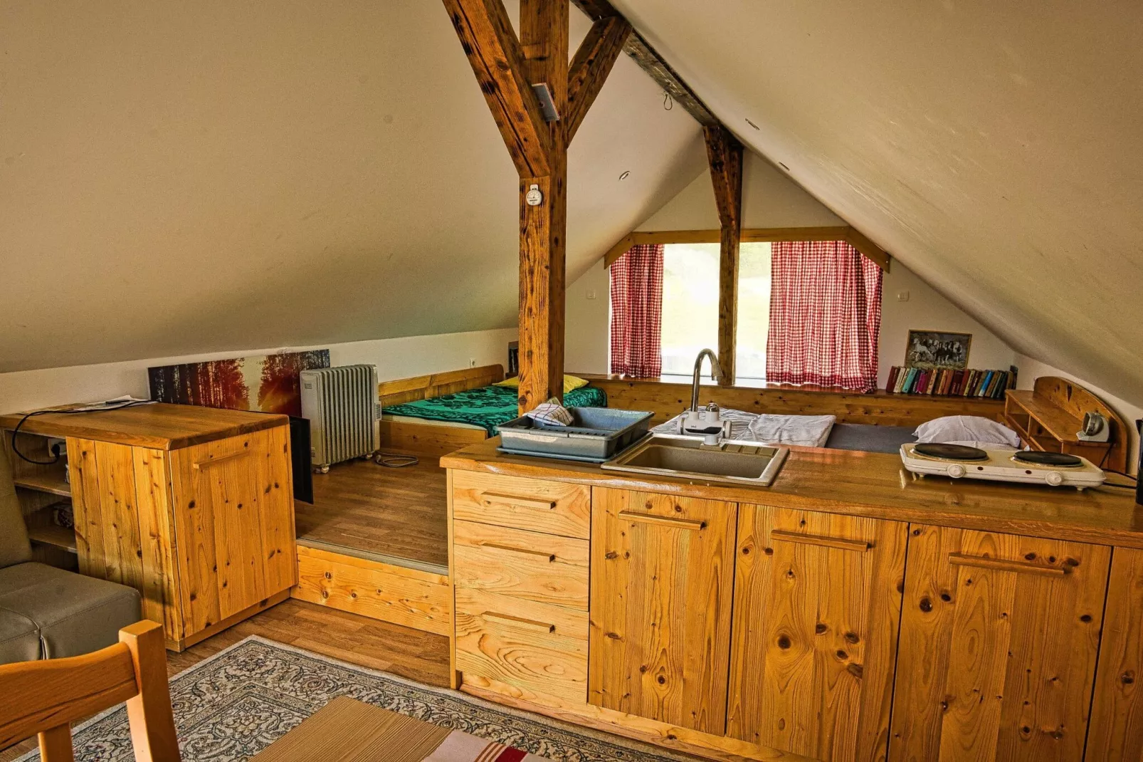 Visnja Gora Meadow Hideaway with Terrace - One Bedroom Cottage with Terrace (owner Hiška na skalci)-Slaapkamer