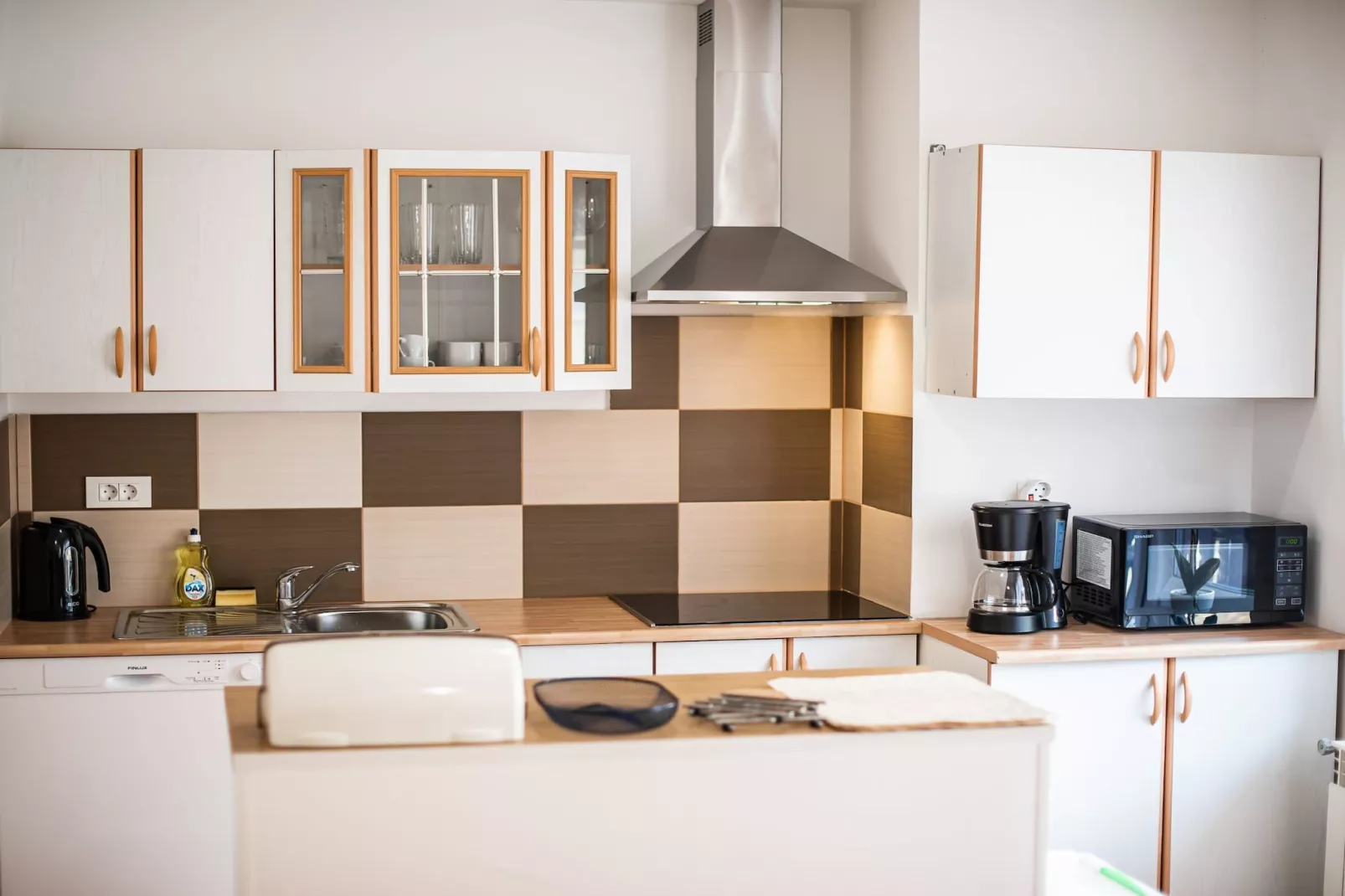 Mountain View Haven Apartments - One Bedroom Apartment  with Balcony-Keuken