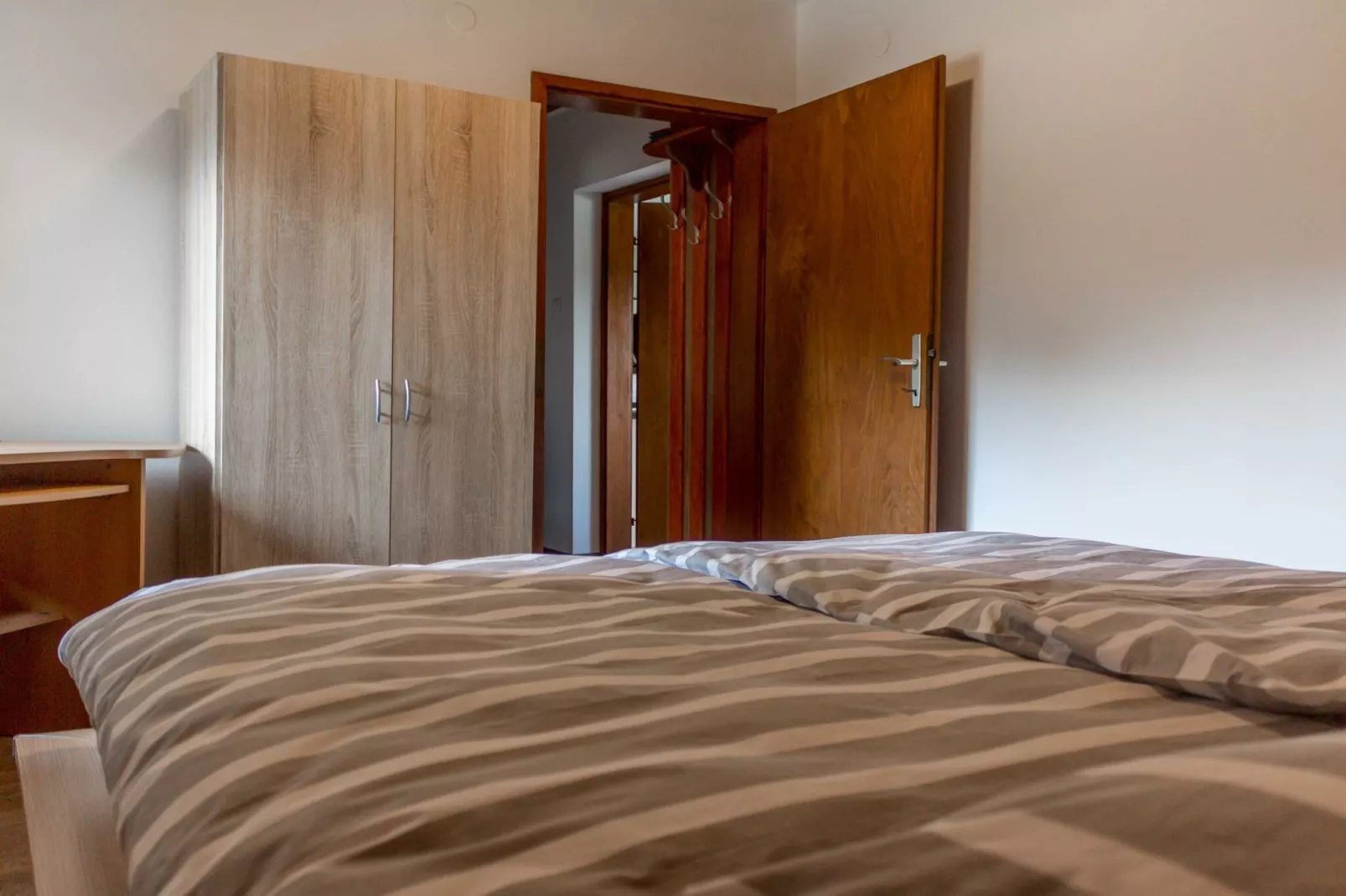 Cozy Holiday Home with Garden, BBQ, and Outdoor Dining Area in Rečica ob Savinji - Two Bedroom Apartment-Slaapkamer