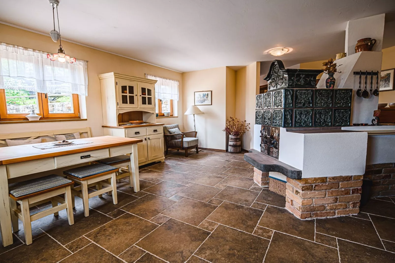 Hidden Authentic Haven Apartments - One Bedroom Apartment with Terrace-Keuken