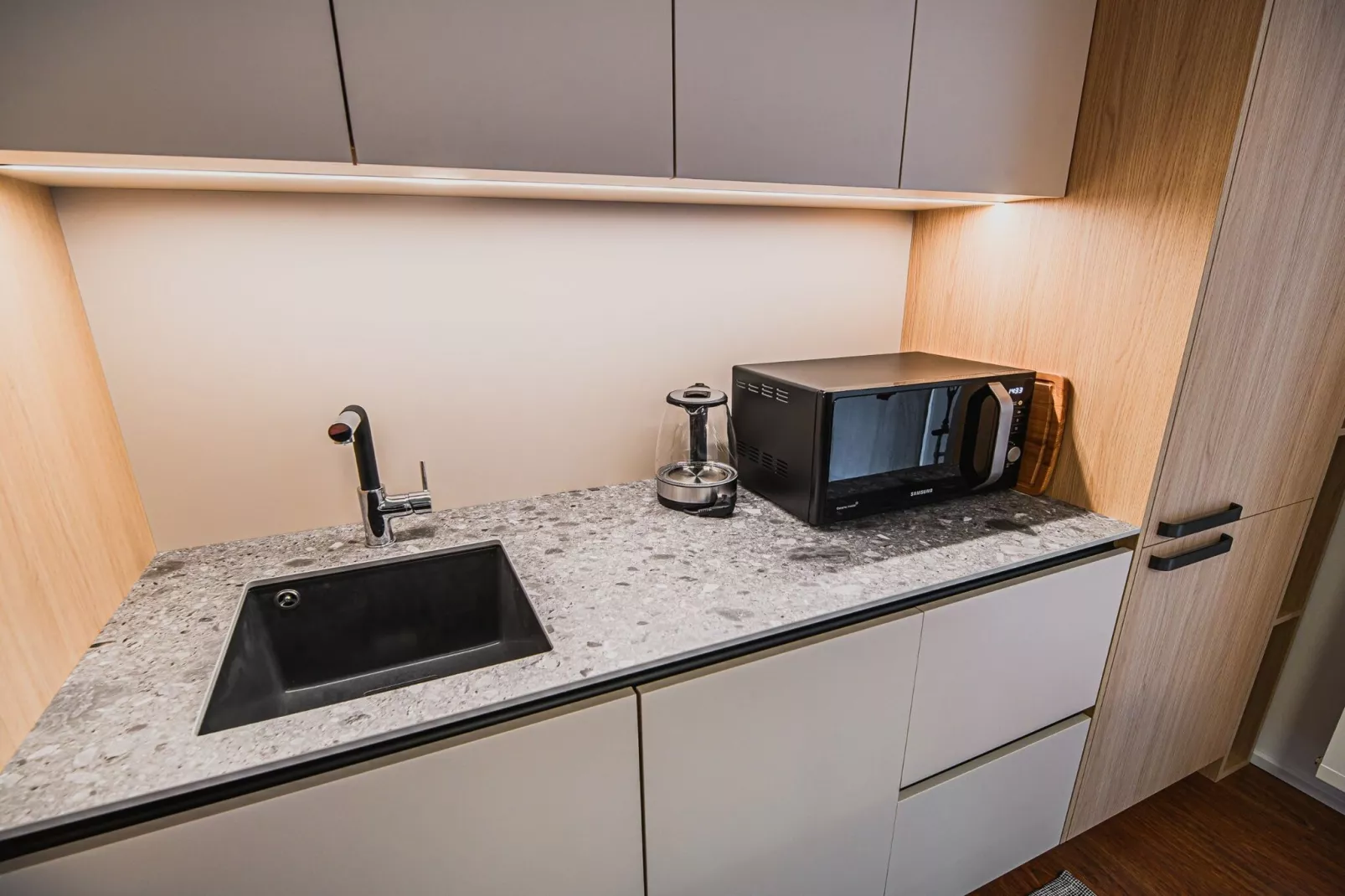 Elegant and Scenic Peaceful Apartments Portoroz - One Bedroom Apartment with Terrace-Keuken