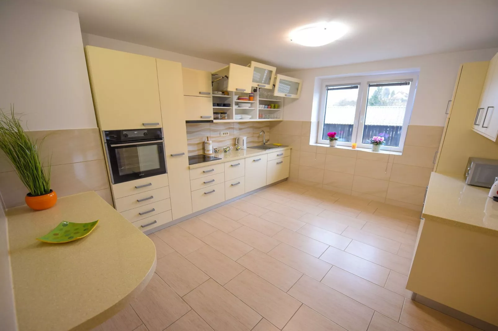 Cozy Luxe Holiday Home with Natural Thermal Bath - Seven Bedroom Holiday Home-Keuken