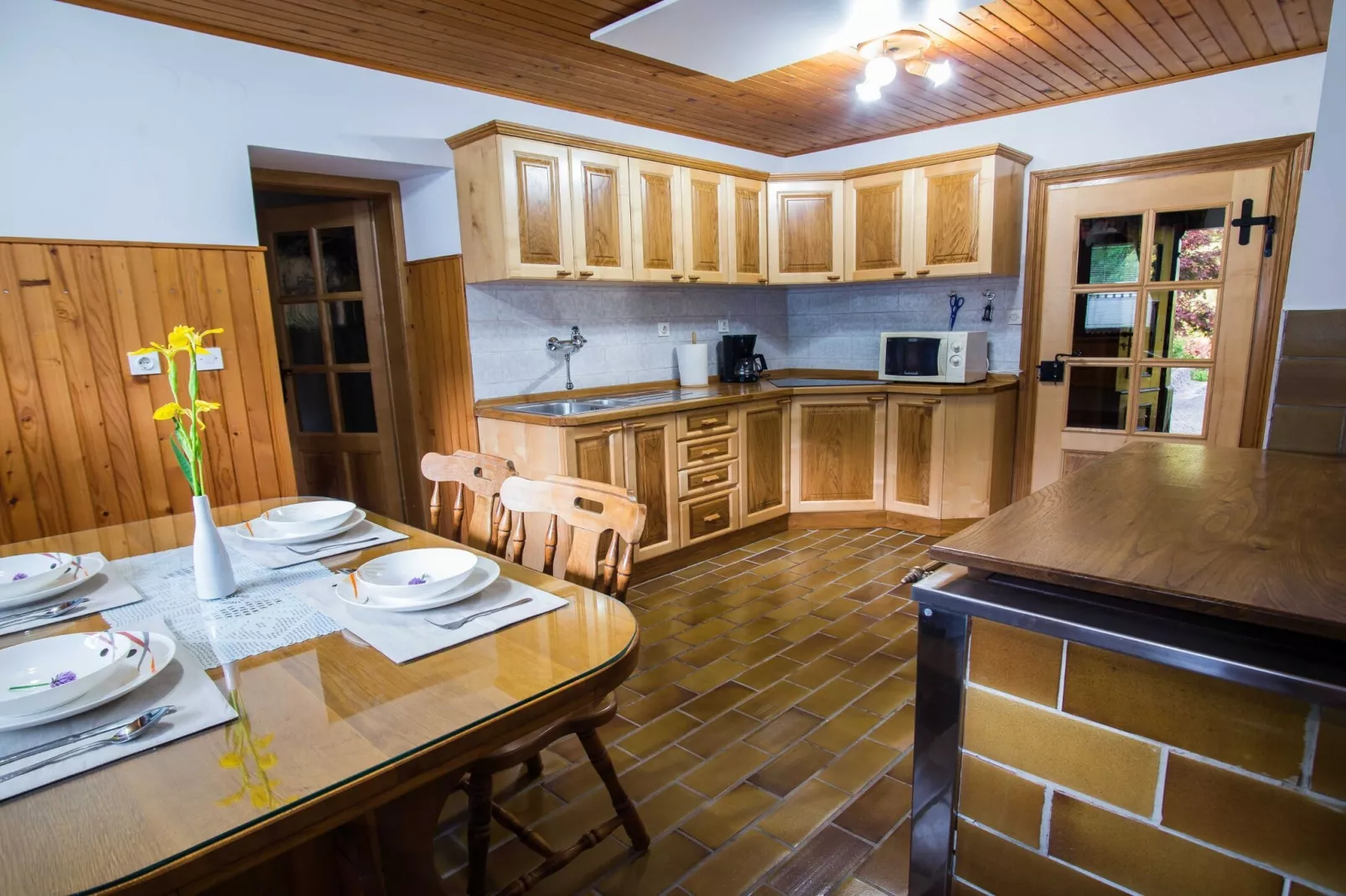 Rustic Authentic Holiday Home with Terrace and Wood Stove - Three Bedroom Holiday Home with Terrace-Keuken