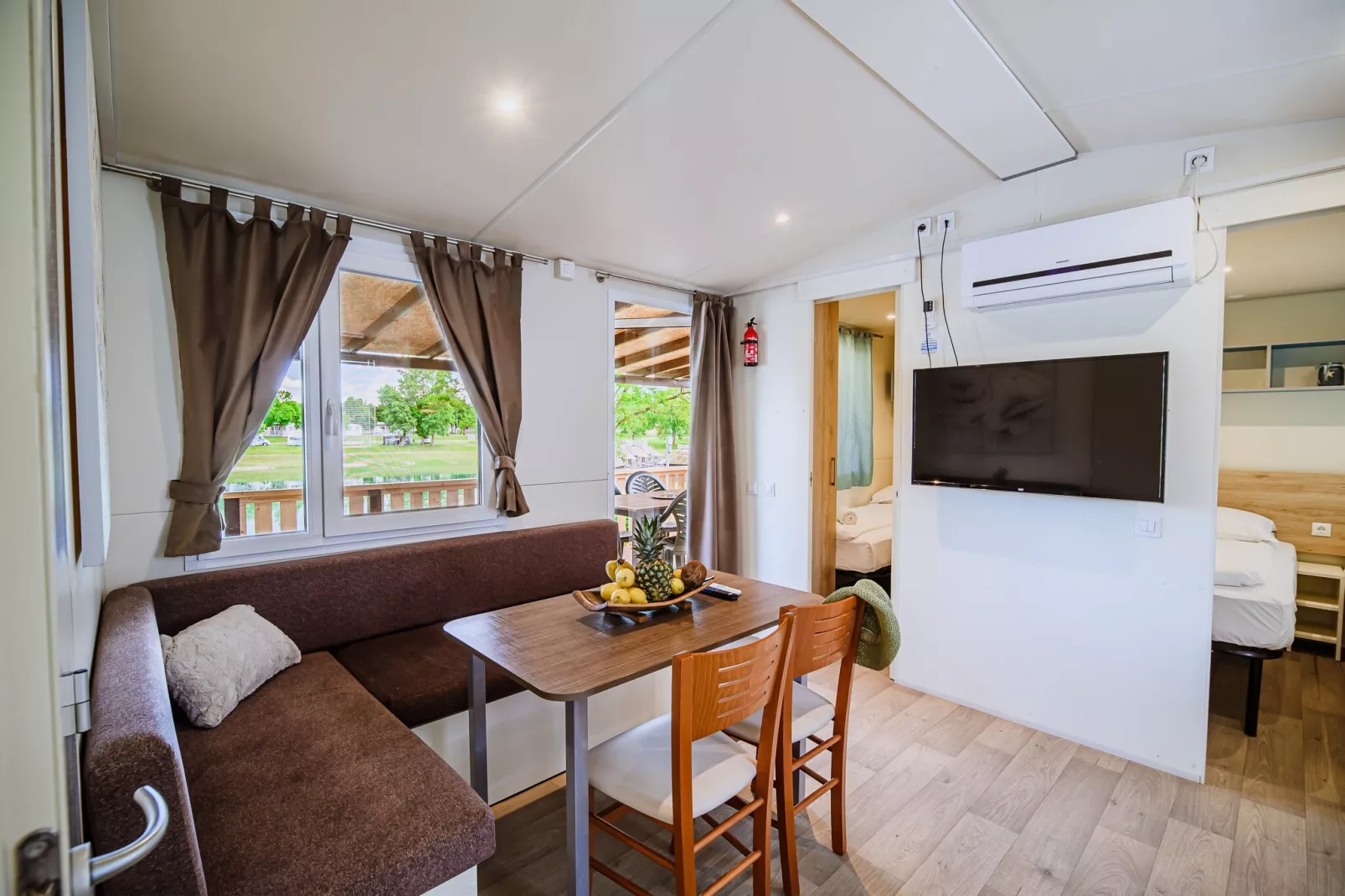 Waterside Retreat Mobile Homes with Thermal Riviera Tickets - Three Bedroom Mobile Home with Lake View  (owner 3)-Buitenlucht