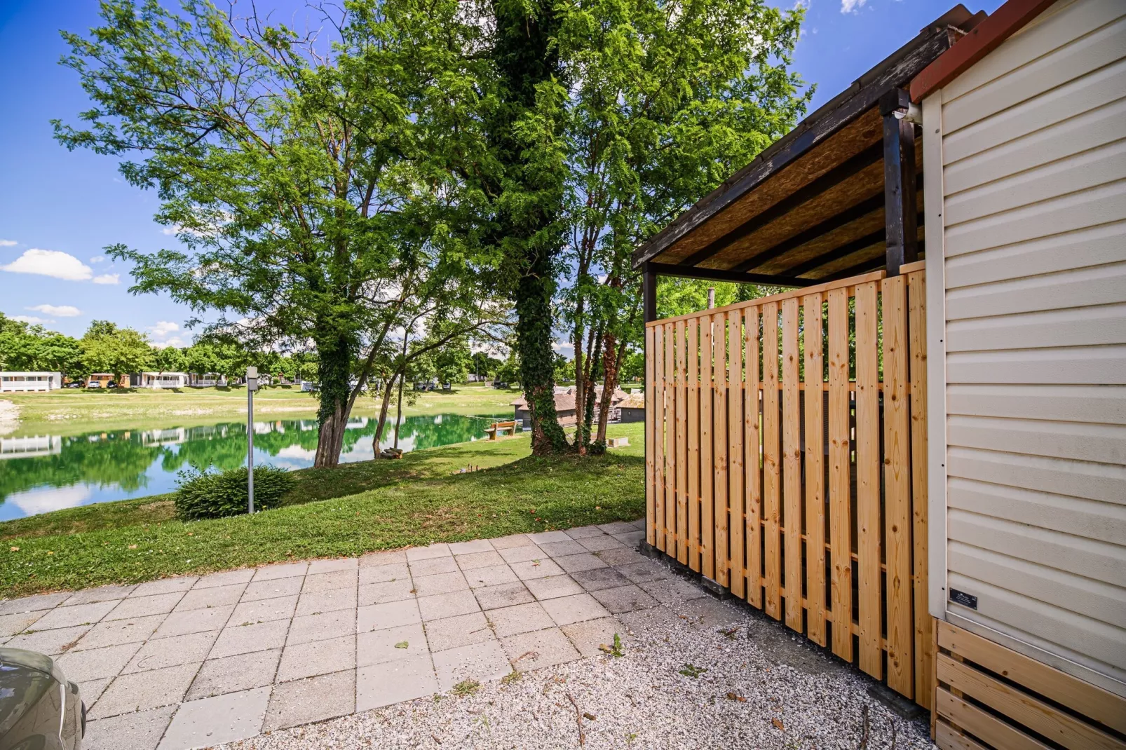 Waterside Retreat Mobile Homes with Thermal Riviera Tickets - One Bedroom Mobile Home with Lake View  (owner 5)-Buitenlucht