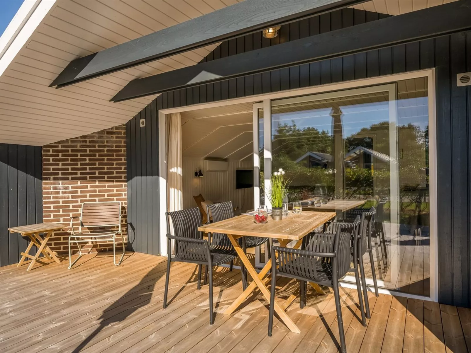 "Thamina" - 200m to the fjord-Buiten