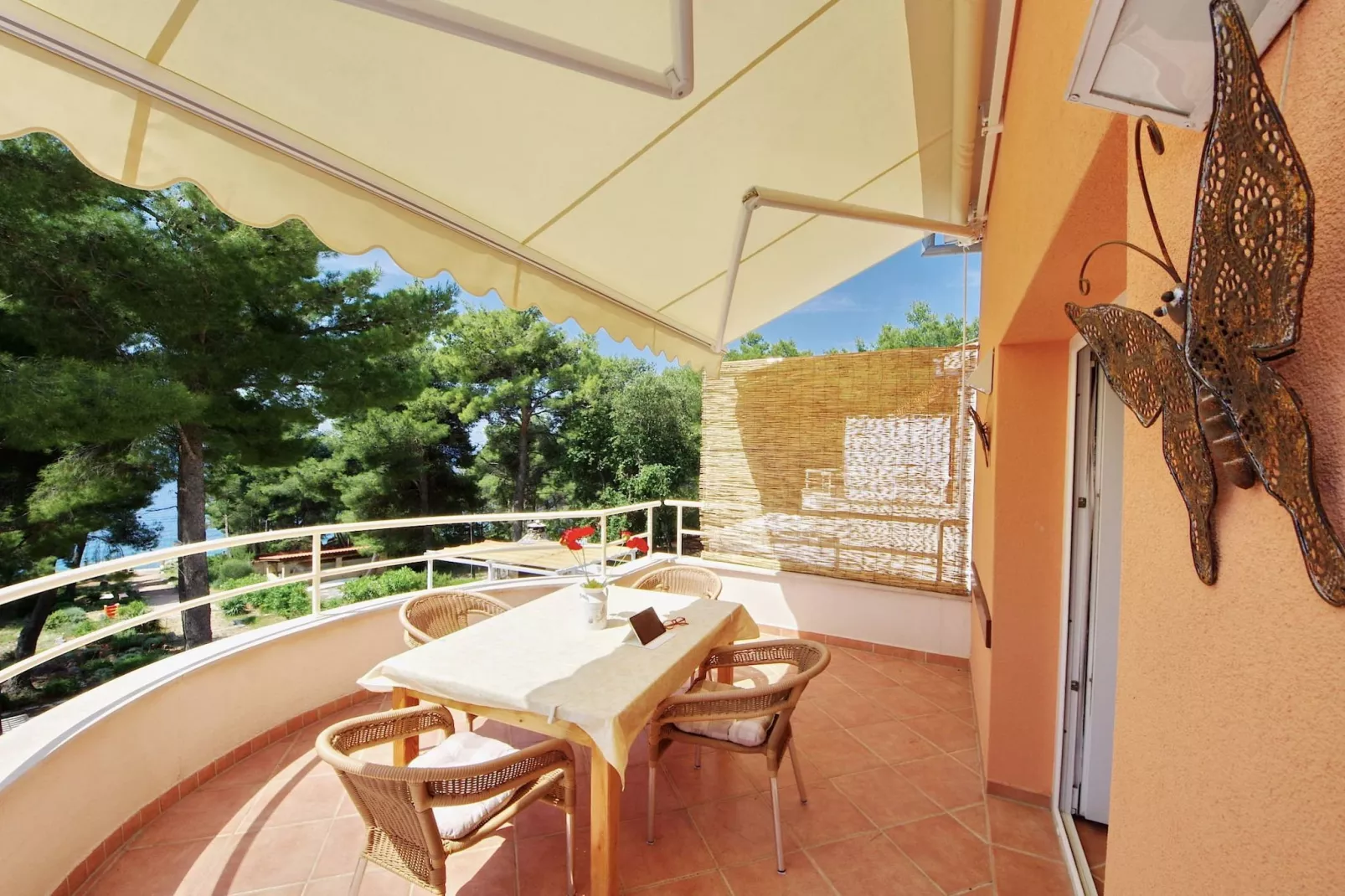 Seafront Apartments Deveron - Studio Apartment with Balcony and Sea View (Jelsa)-Terrasbalkon