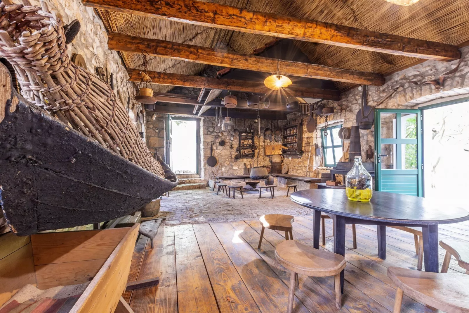 Rustical Resort Kokorići with Shared Outdoor Swimming Pool - One Bedroom Apartment with Terrace-Keuken