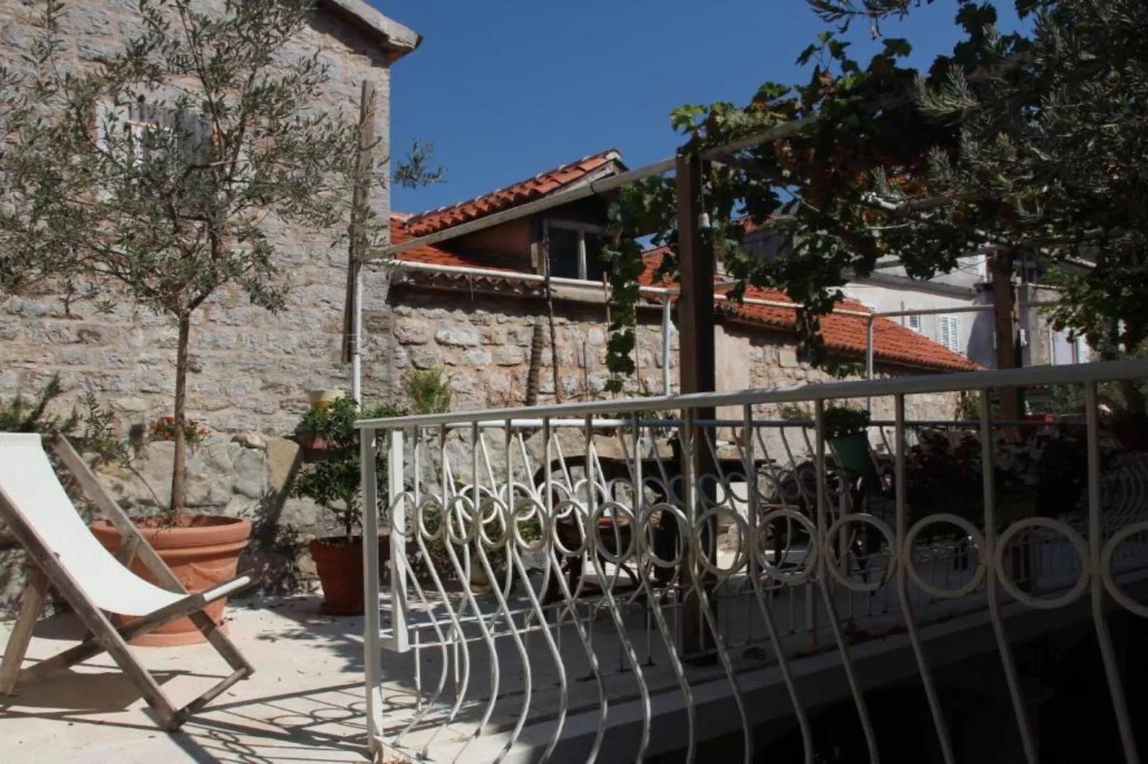 Quaint & Affordable Stay in Budva Traditional Stone House  - Standard Double Room 3-Terras