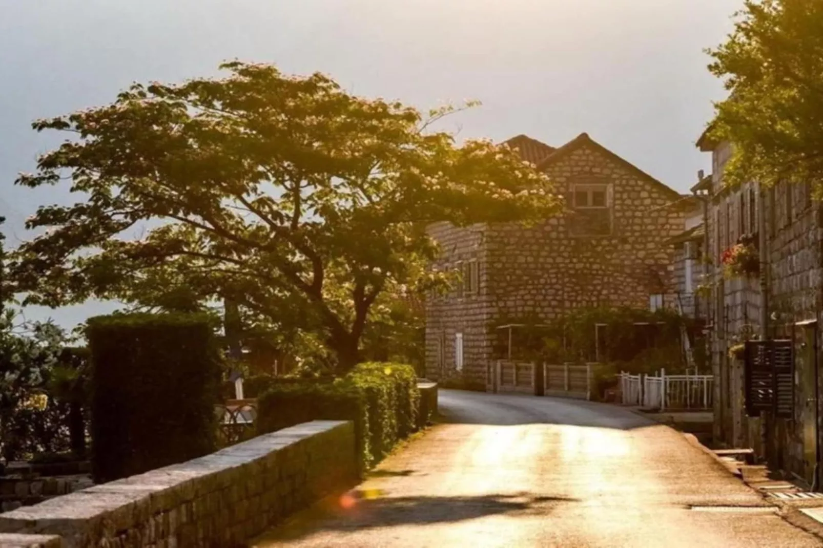 Charming Seaside Escape in Kotor - One Bedroom Apartment with Garden 3-Buitenlucht