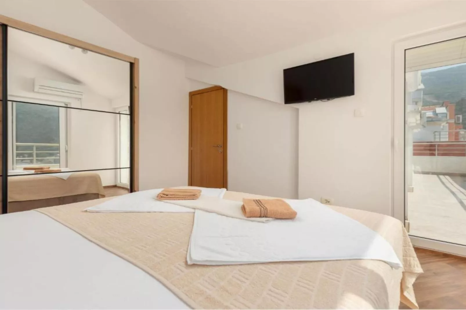 Stylish Budva Apartment with Panoramic Views - Two Bedroom Apartment-Slaapkamer