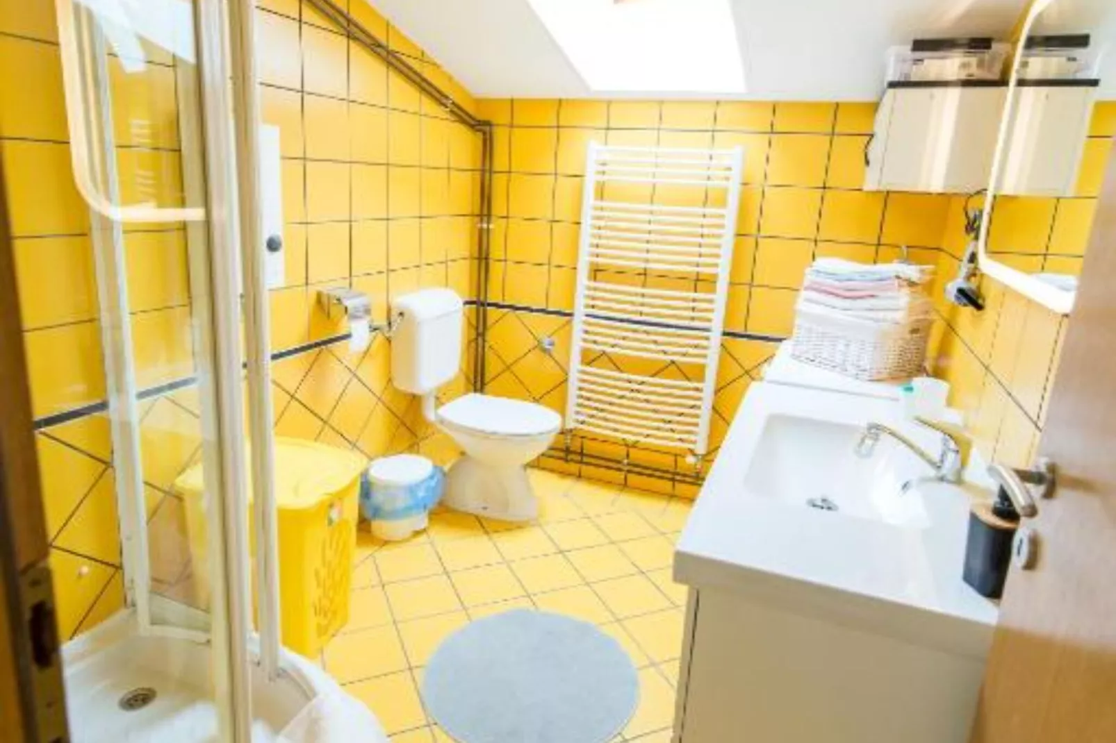 One-Bedroom Apartment With Lake View-Badkamer