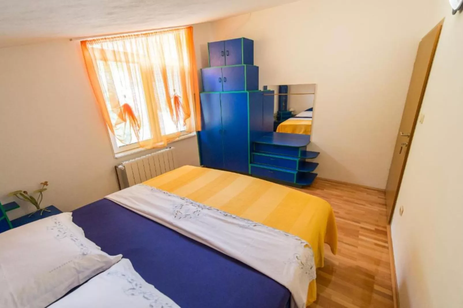 Two-Bedroom Apartment With Lake View-Slaapkamer