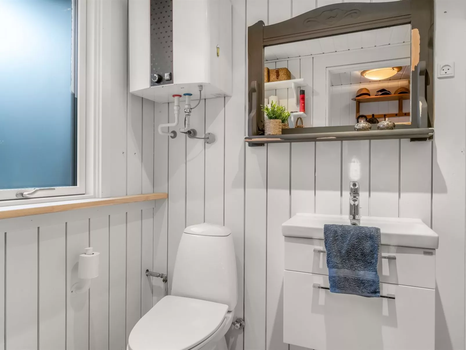 "Hughlek" -  from the sea-Binnen