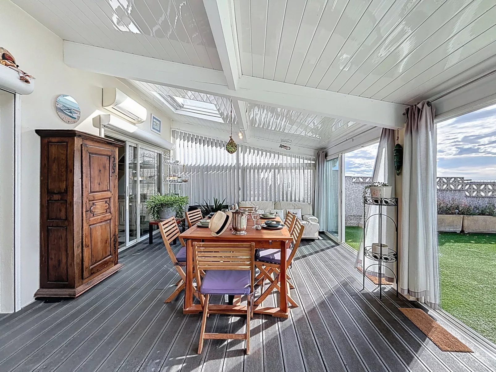 Les cabanes de Pérols-Binnen