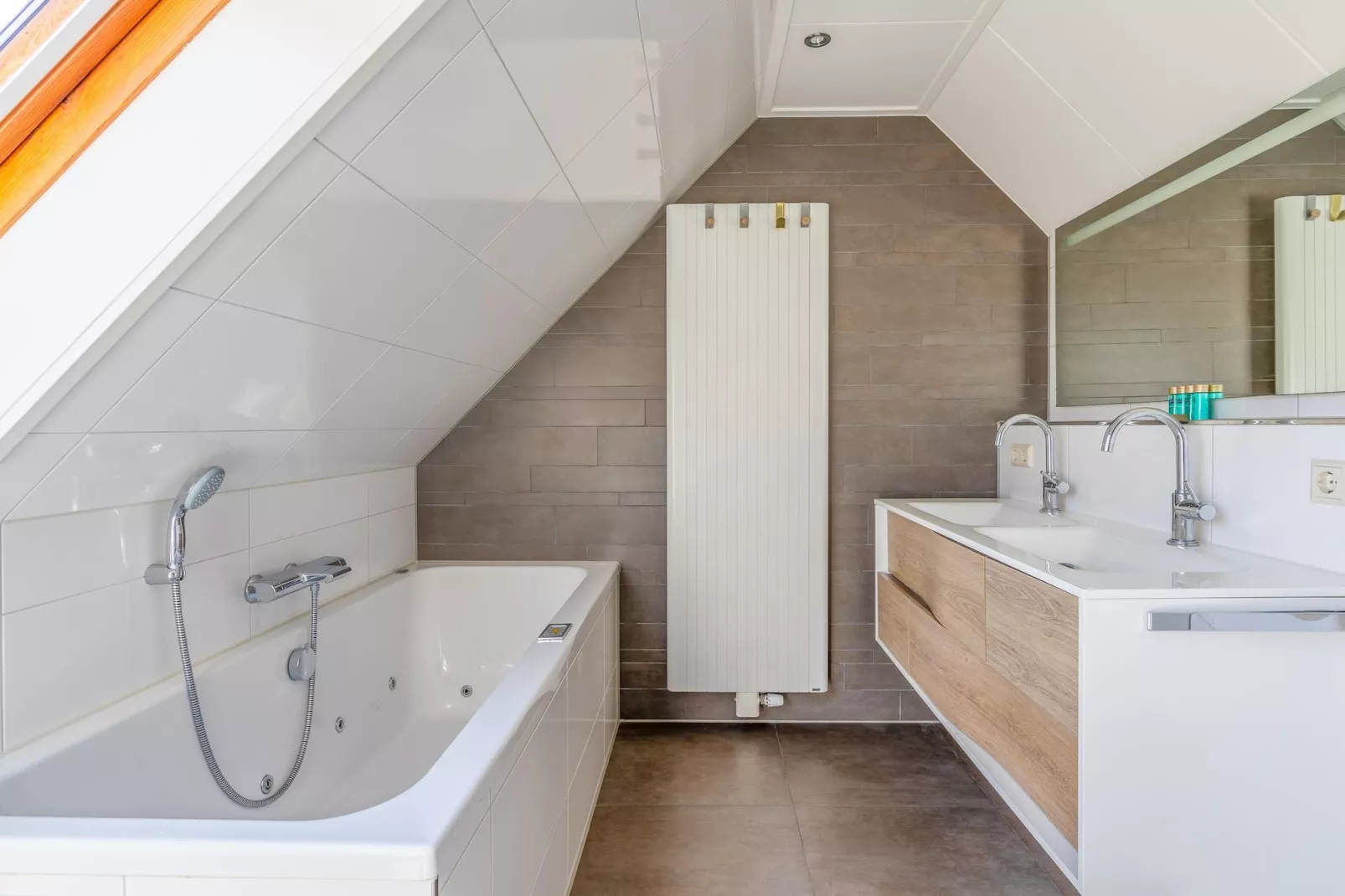 Kamperfoelie 63-Zwembad